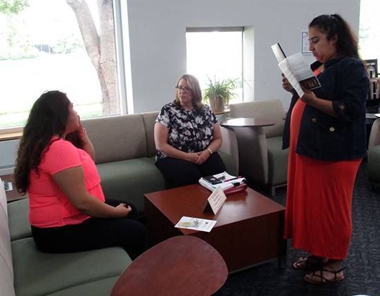 readers and authors at author showcase