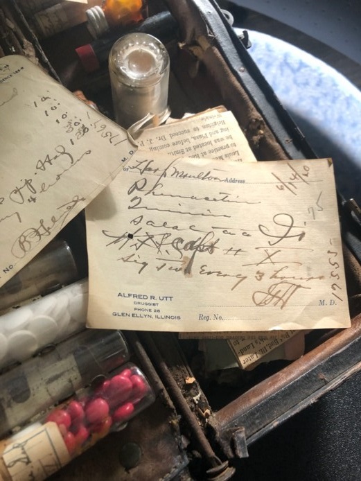 Traditional World Medicine Class Antique Doctor-Bag