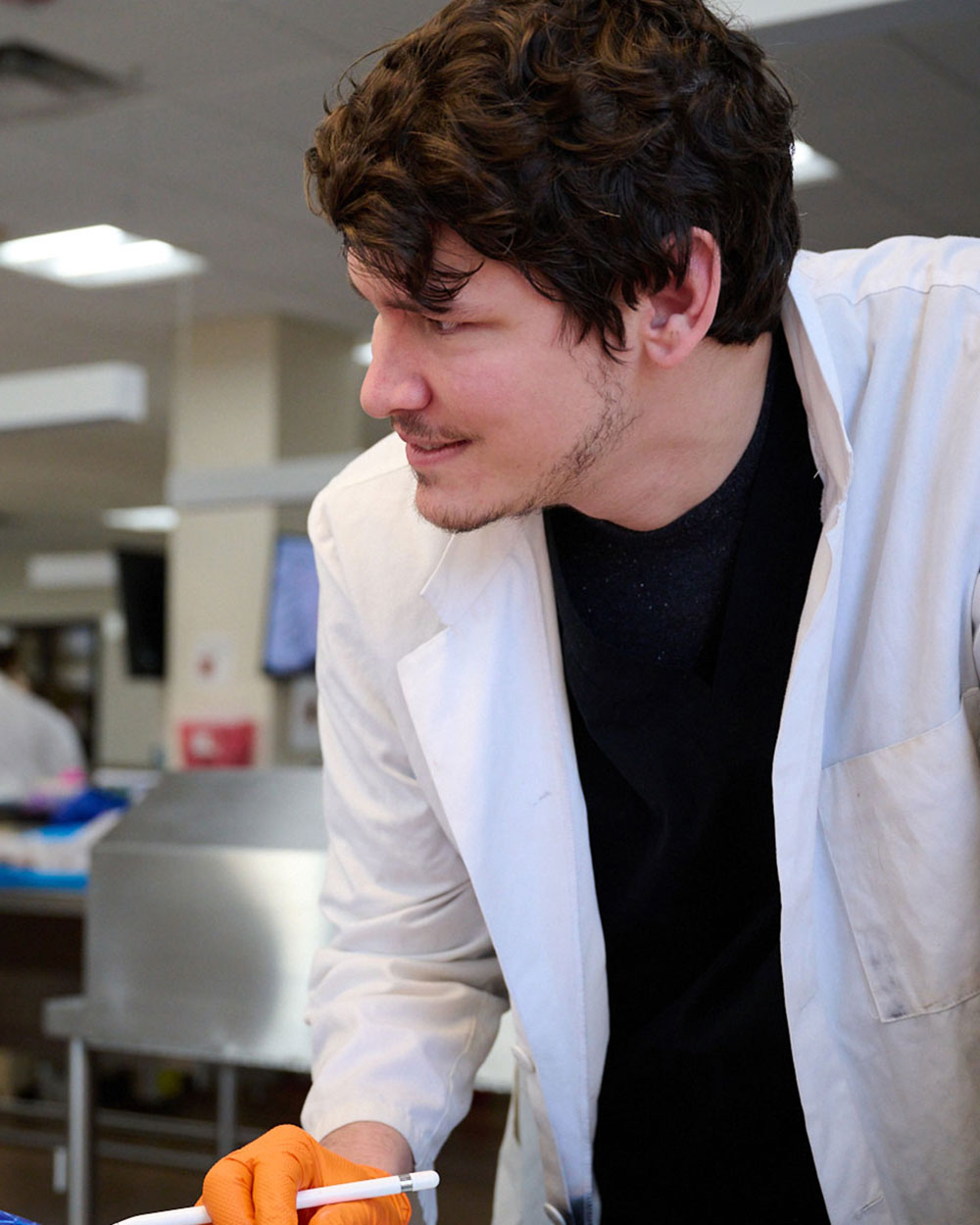 student in anatomy class