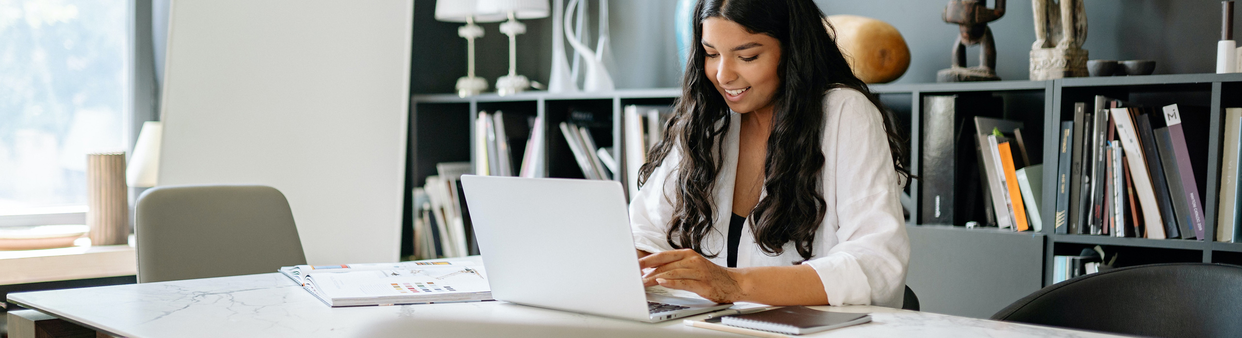 student taking online class