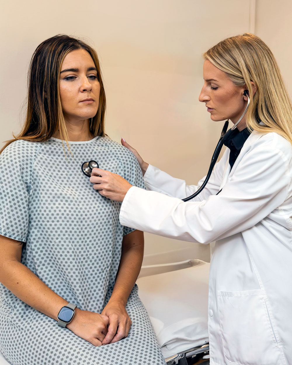 msacp student examining patient