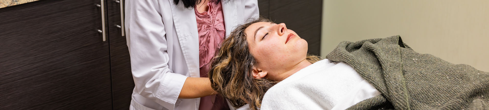nd intern working with patient in hydrotherapy suite