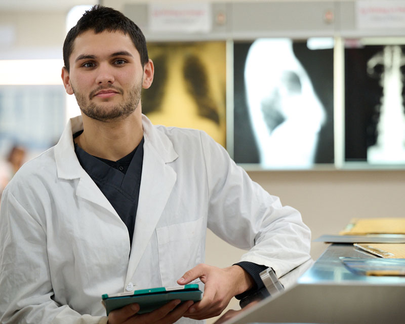 male student working in the gross anatomy lab